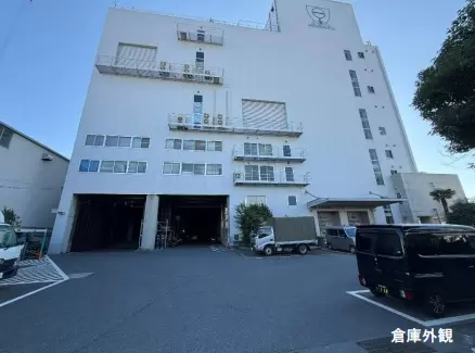 東京都江東区新砂の倉庫