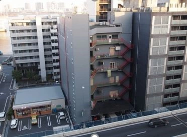 東京都港区海岸の倉庫